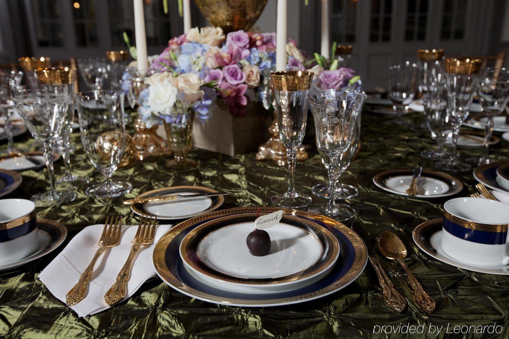 The Tudor Arms Hotel Cleveland - A Doubletree By Hilton Restaurant photo