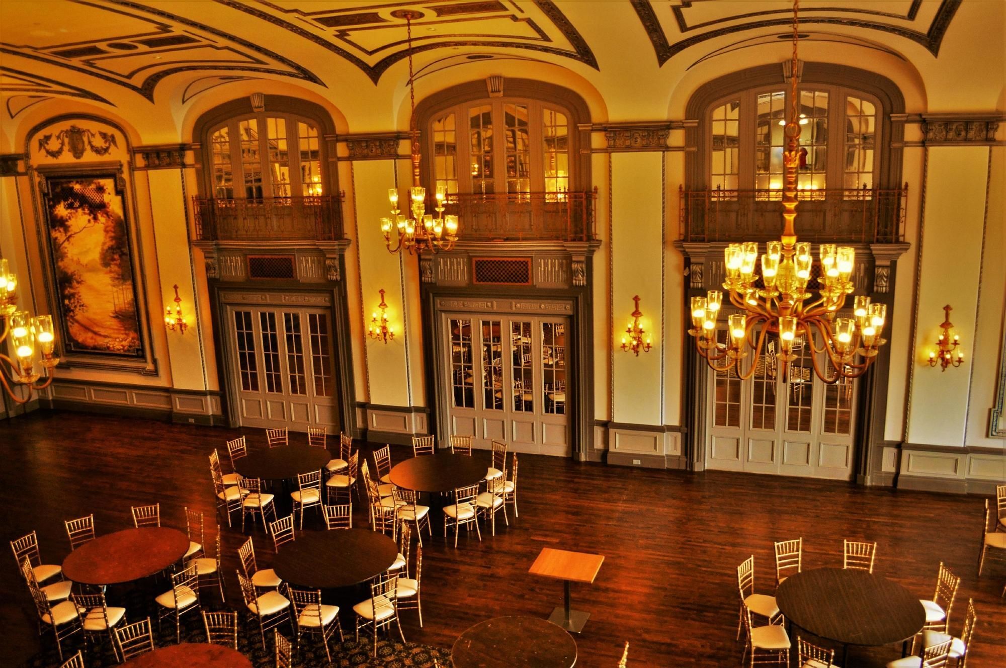 The Tudor Arms Hotel Cleveland - A Doubletree By Hilton Exterior photo
